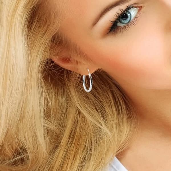 Örhängen - LOVA LOLA VAN DER KEEN - Mini Hoop Örhängen - 925 Sterling Silver - Diameter 2 mm - Dam
