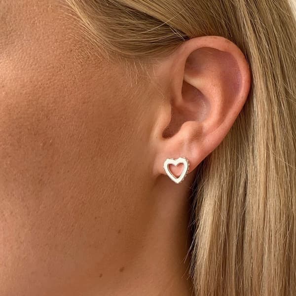 Snö - Connected Ear Heart