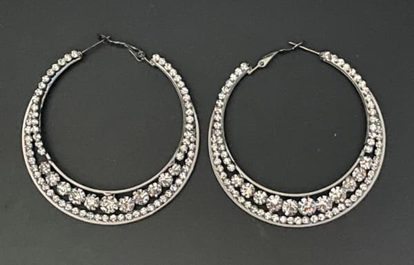 Glittrande Mörka Silver Örhängen - Hoop med Vit Strass - 6 cm