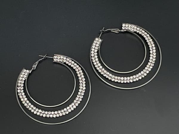 Glittrande Mörka Silver Örhängen - Hoop med Vit Strass - 6 cm