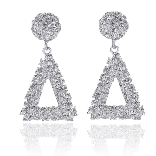 Geometriska Örhängen i Silver färg med Textur / Triangel