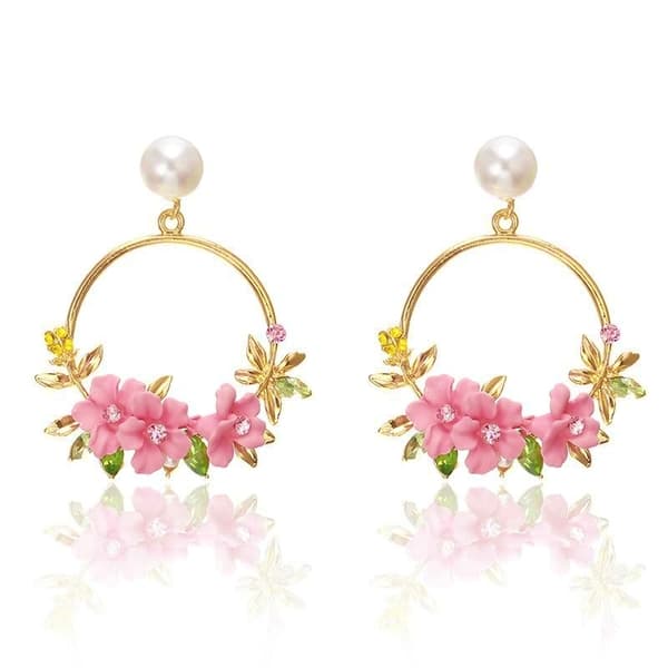 Örhängen i Guld Färg med Rosa Blommor, Vita Pärlor & Strass