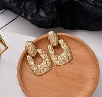 Statement Glam Guld Örhängen med Mönstrade Geometriska Former