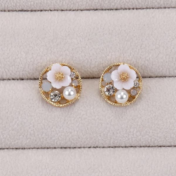 Guld Stud Örhängen - Vita Blommor samt Rhinestones & Pärlor