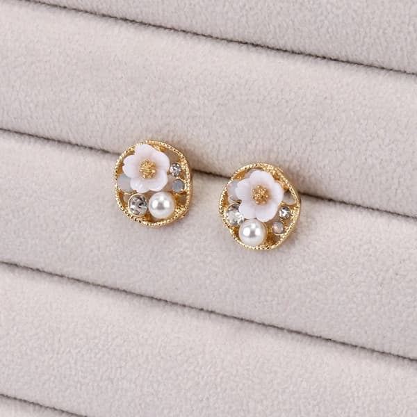 Guld Stud Örhängen - Vita Blommor samt Rhinestones & Pärlor