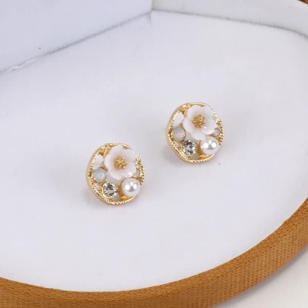 Guld Stud Örhängen - Vita Blommor samt Rhinestones & Pärlor