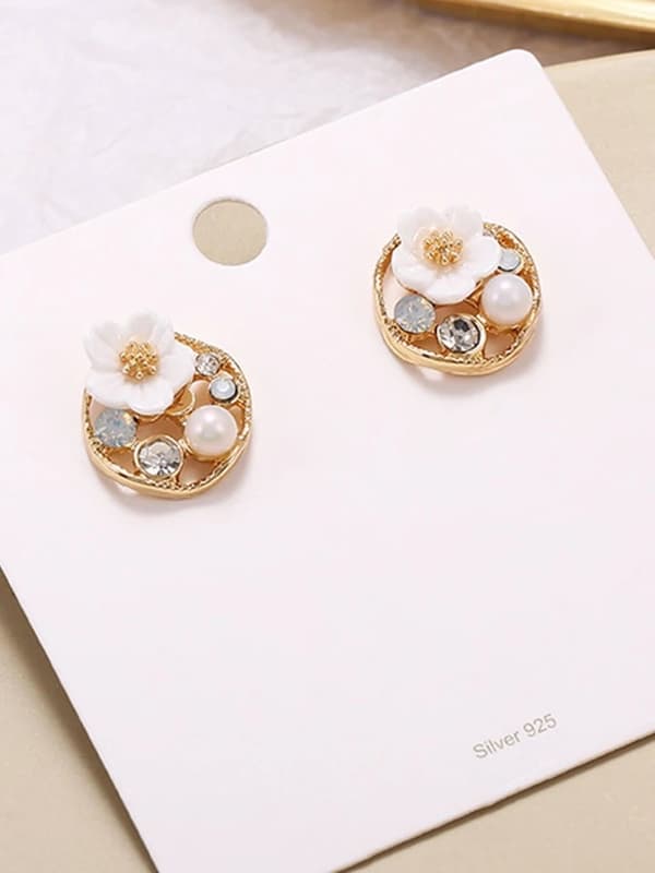 Guld Stud Örhängen - Vita Blommor samt Rhinestones & Pärlor
