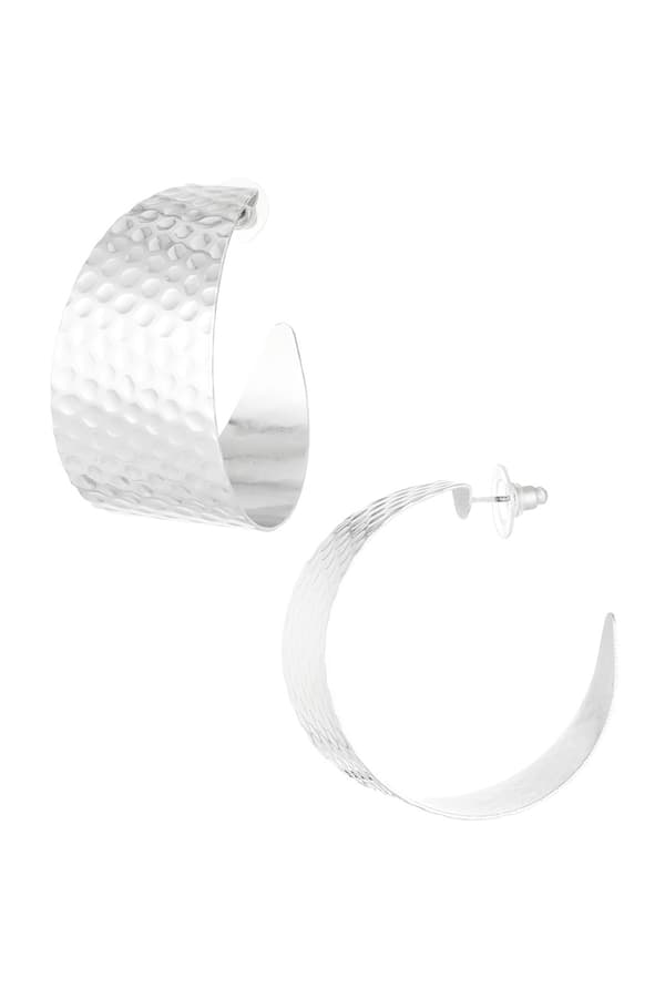 Breda Hoop Örhängen med Runt Tryck / Cirklar - 4,3 cm - Silver
