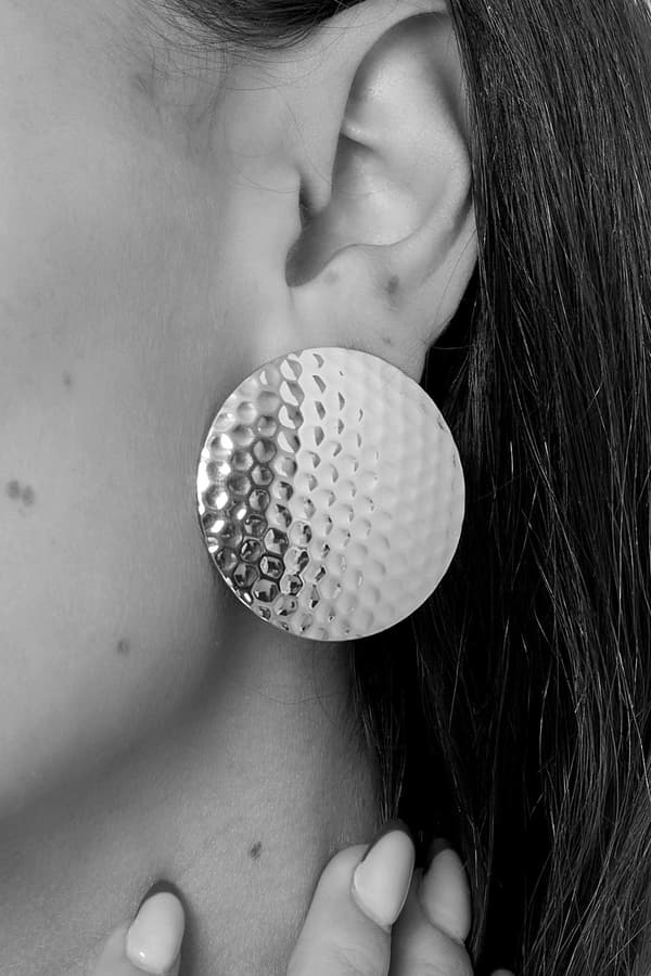 Blanka Stud Statement Örhängen - Kupoler & Subtilt Tryck -Silver