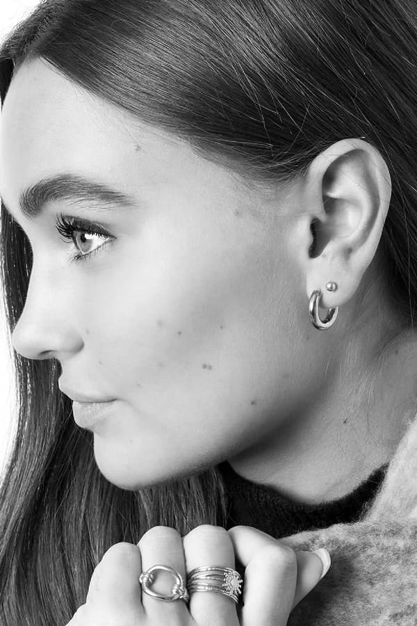 Klassiska Blanka Små Silver Örhängen / Hoop / Creoler i Rostfritt Stål med Rundad Design - 17 mm