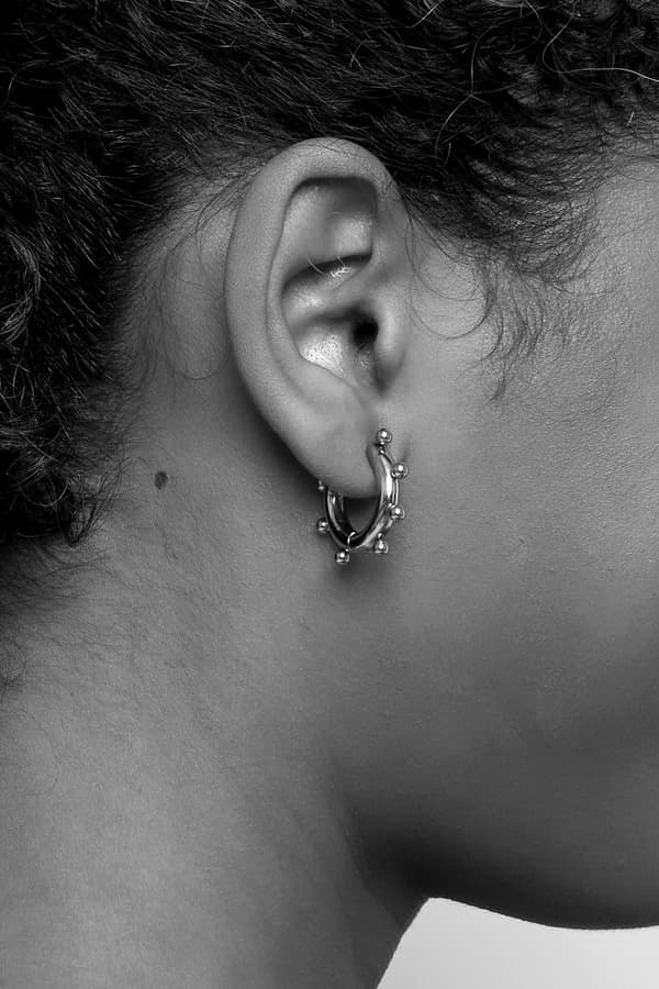 Blanka Runda Hoop Örhängen i Rostfritt Stål Dekorerade med Runda Kulor / Pärlor - Silver - 2,4 cm