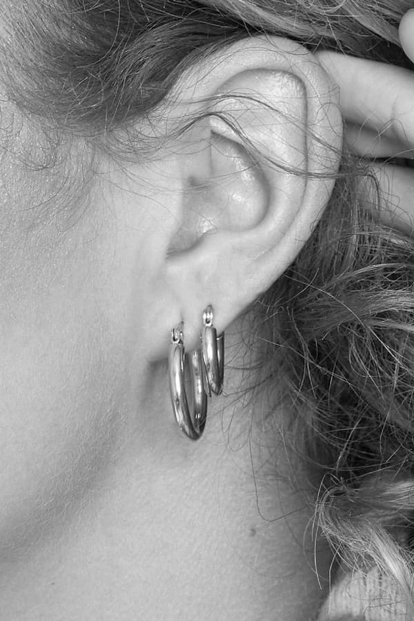 Klassiska Blanka Små Silver Örhängen / Hoop / Creoler i Rostfritt Stål med Rundad Design - 15 mm