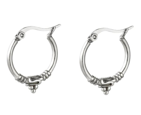 Blanka Silver Örhängen / Hoop / Creoler i Rostfritt Stål med Fina Detaljer i Vintage Stil - 2 cm