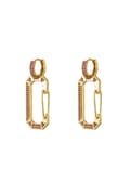 Miniatyrbild 4 av 4: Unika Guld Hoop Örhängen med Geometriska Former Dekorerade med Glittrande Cerise Zircon Stenar - Guldpläterade