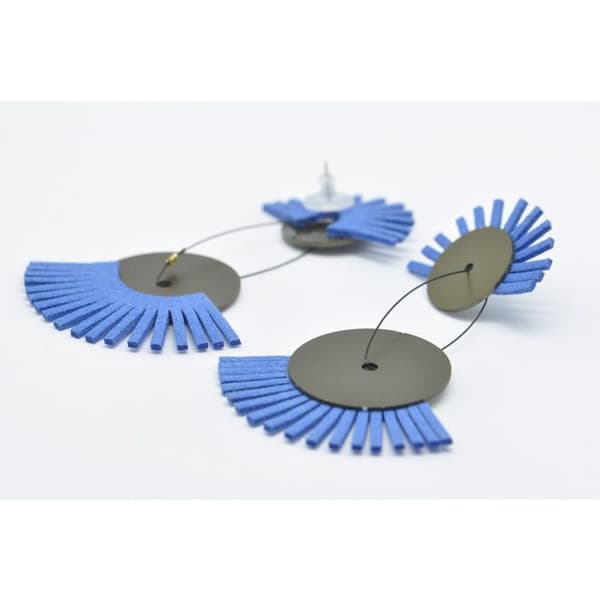 Örhängen - Christina Brampti - Långa - Ljusblå mocka - Aluminium - 8 cm lång