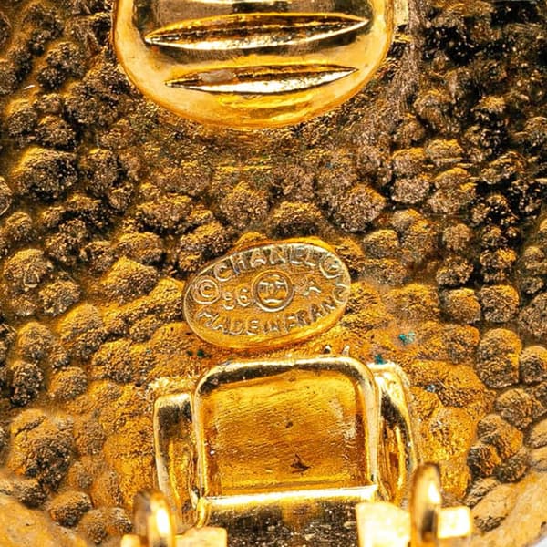 Pre-owned Chanel Gold Plated CC Clip On Earrings Gold