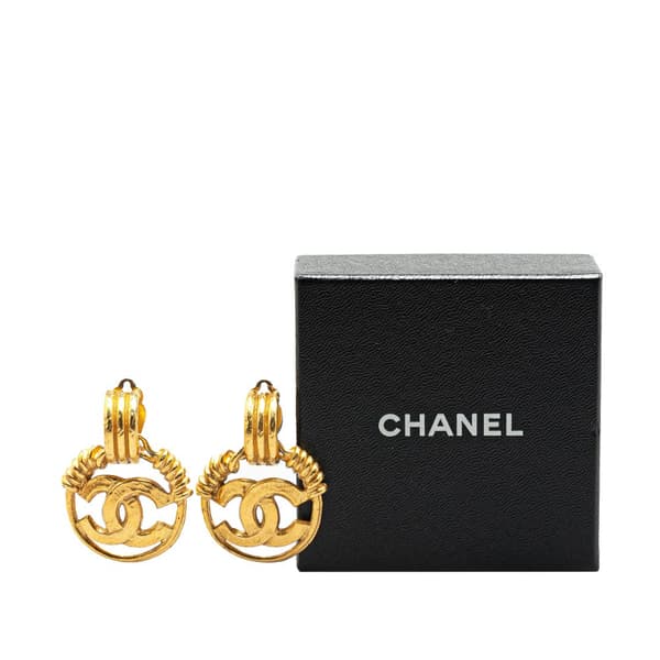 Pre-owned Chanel Gold Plated CC Swing Clip On Earrings Gold