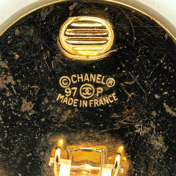Pre-owned Chanel Gold Plated Resin CC Round Clip On Earrings Green