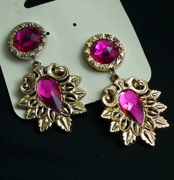 Clipsörhängen med rosa pärla