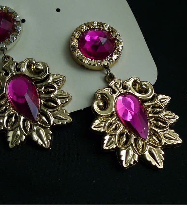 Clipsörhängen med rosa pärla