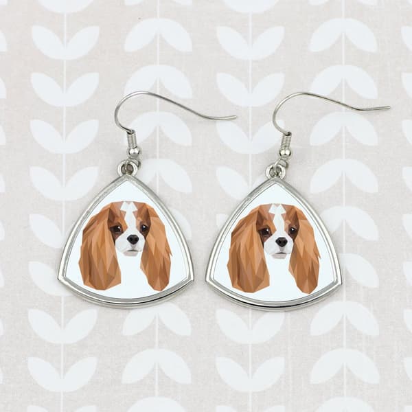 Cavalier King Charles Spaniel - örhängen med ett foto och inskriptionen av en geometrisk Art-Dog-hund