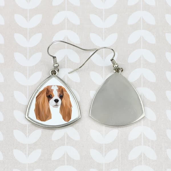 Cavalier King Charles Spaniel - örhängen med ett foto och inskriptionen av en geometrisk Art-Dog-hund