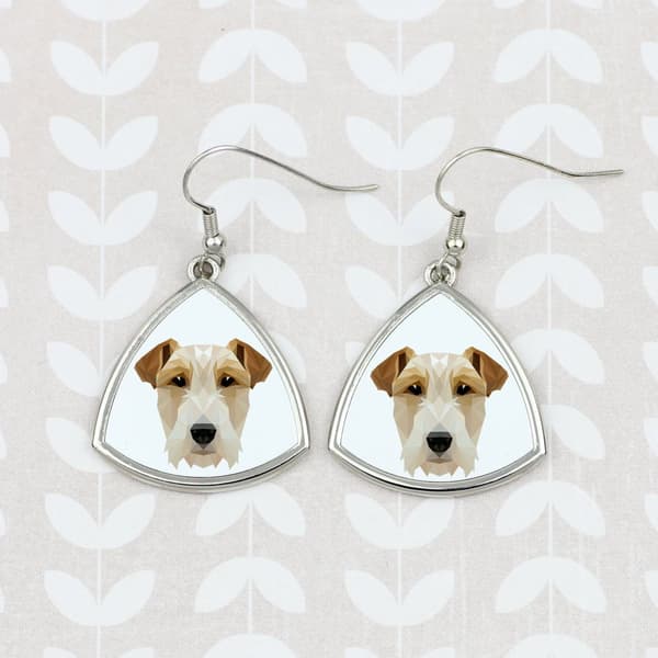 Trådhårig foxterrier - örhängen med ett foto och en geometrisk inskription hund Art-Dog