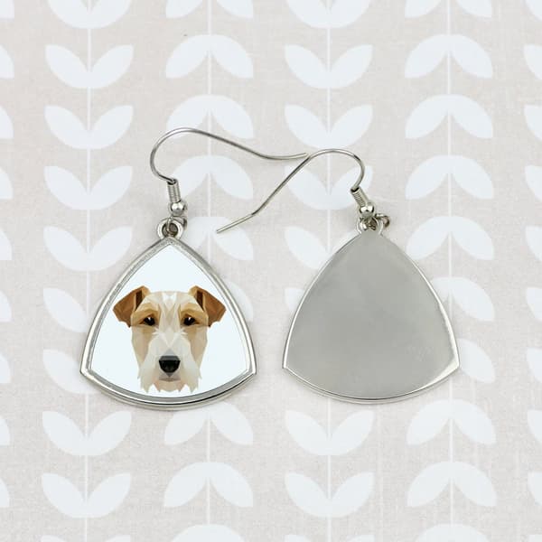Trådhårig foxterrier - örhängen med ett foto och en geometrisk inskription hund Art-Dog