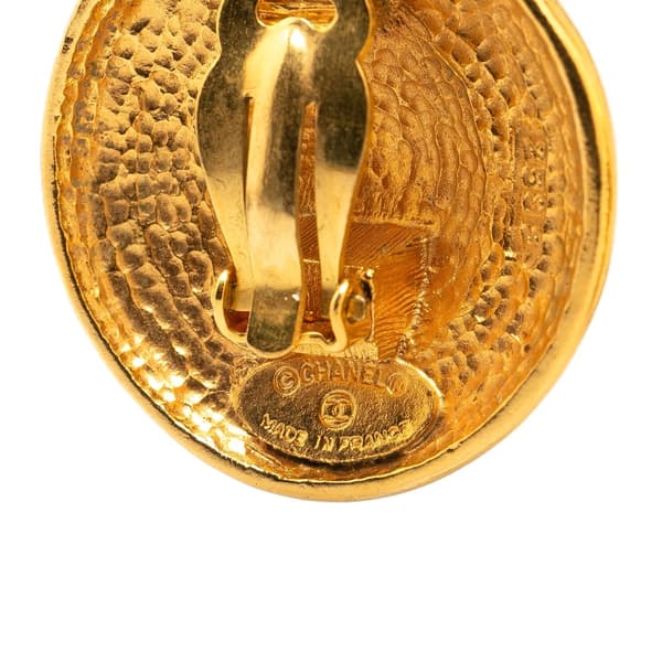 Pre-owned Chanel Gold Plated Round Clip on Earrings Gold