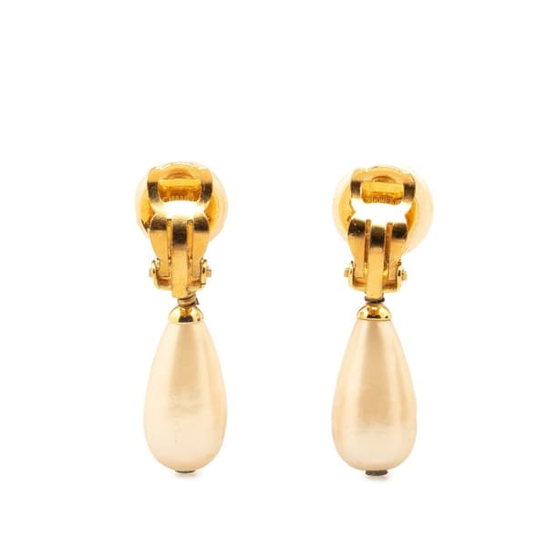 Pre-owned Chanel Gold Plated Faux Pearl CC Swing Clip On Earrings White