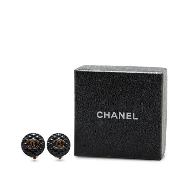 Pre-owned Chanel Resin Quilted CC Button Clip On Earrings Black
