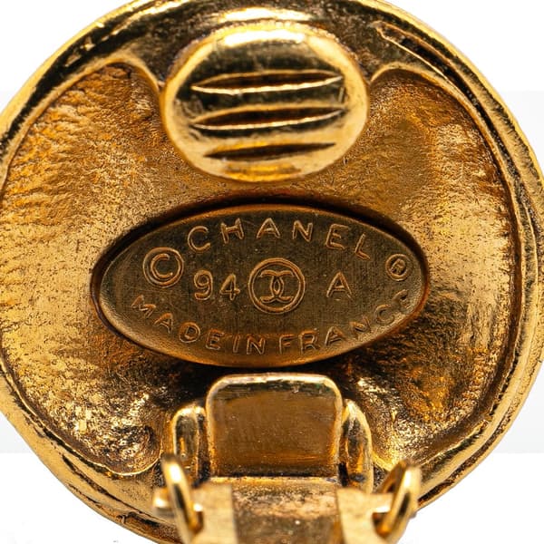 Pre-owned Chanel Gold Plated CC Round Clip On Earrings Gold