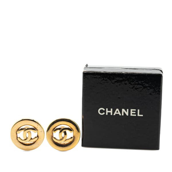 Pre-owned Chanel Gold Plated CC Round Clip On Earrings Gold