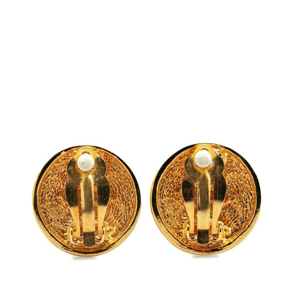 Pre-owned Chanel Gold Plated CC Quilted Round Clip on Earrings Gold