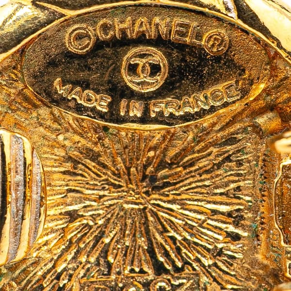 Pre-owned Chanel Gold Plated CC Round Clip On Earrings Gold