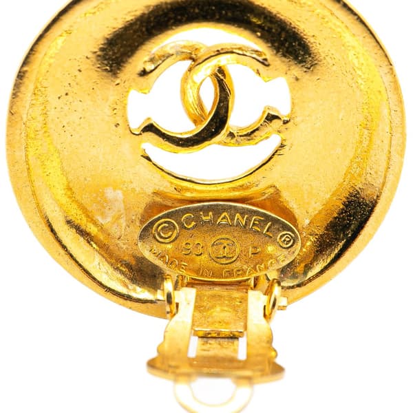 Pre-owned Chanel Gold Plated CC Round Clip on Earrings Gold