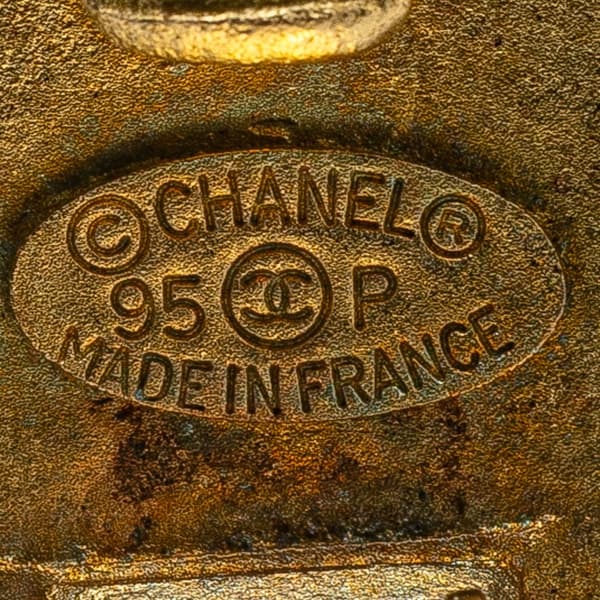 Pre-owned Chanel Gold Plated CC Clip On Earrings Gold