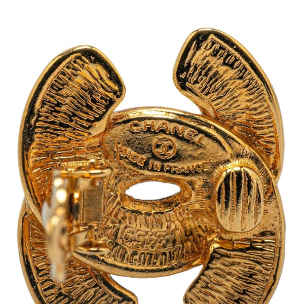 Pre-owned Chanel Gold Plated CC Quilted Clip On Earrings Gold