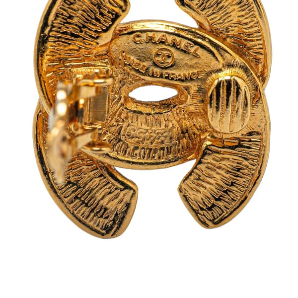 Pre-owned Chanel Gold Plated CC Quilted Clip On Earrings Gold