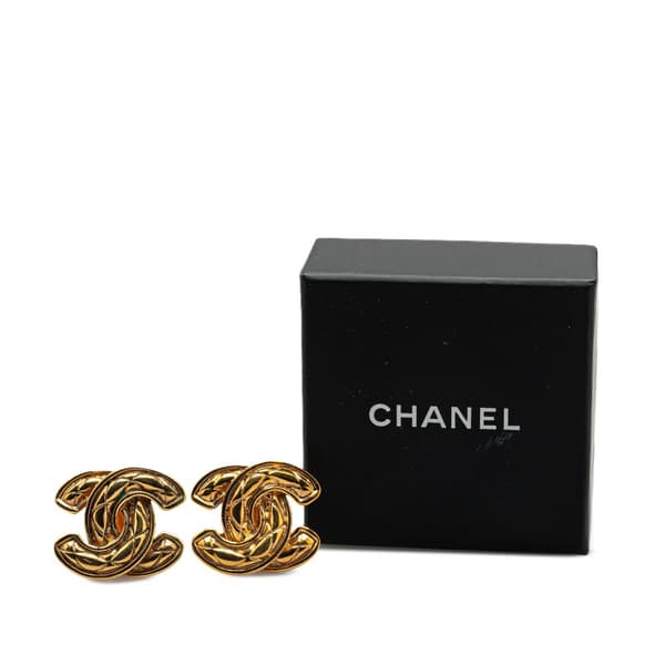Pre-owned Chanel Gold Plated CC Quilted Clip On Earrings Gold