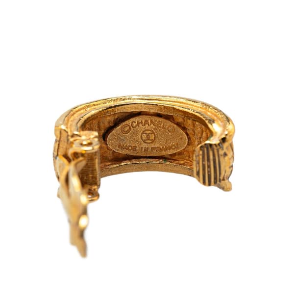 Pre-owned Chanel Gold Plated Round Clip on Earrings Gold
