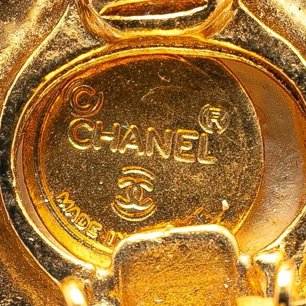 Pre-owned Chanel Gold Plated Round Faux Pearl Clip on Earrings Gold