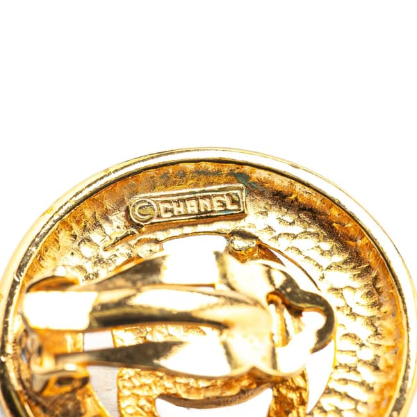 Pre-owned Chanel Gold Plated CC Round Clip on Earrings Gold