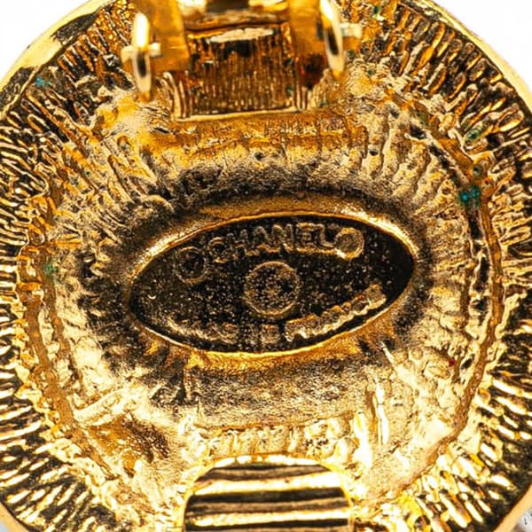 Pre-owned Chanel Gold Plated CC Round Clip On Earrings Gold