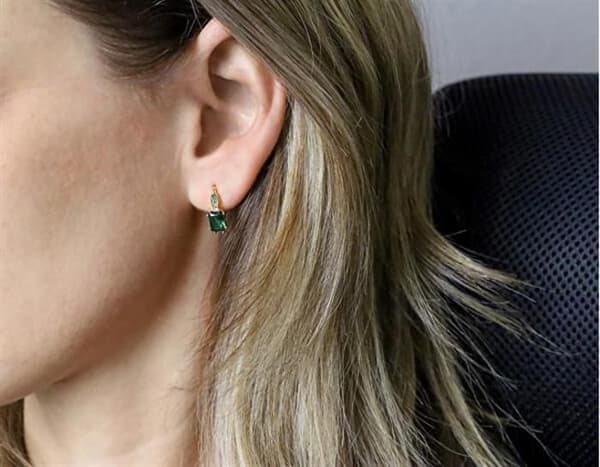 Örhängen i silver med grönt kristall AGT-E001LGR
