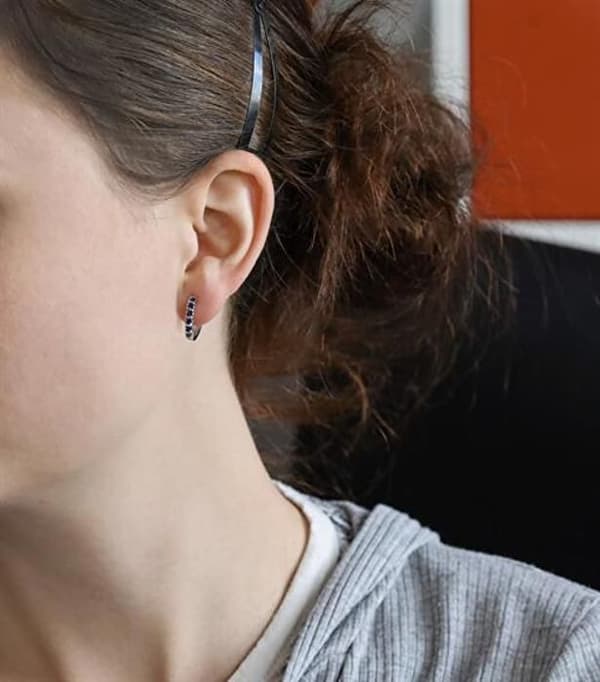 Eleganta runda örhängen med blå kubisk zirkon AGUC2680-DB