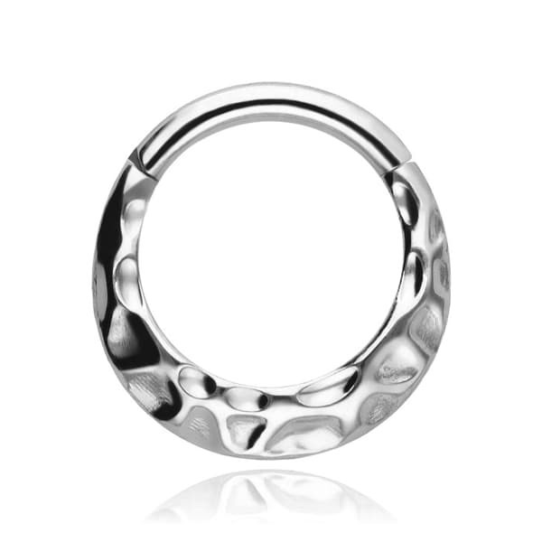 Klickarring i titan med dekorativ struktur - silver - TK-015 1.2/8