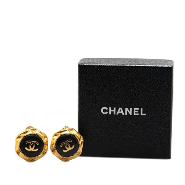 Pre-owned Chanel Gold Plated Acrylic CC Button Clip On Earrings Gold