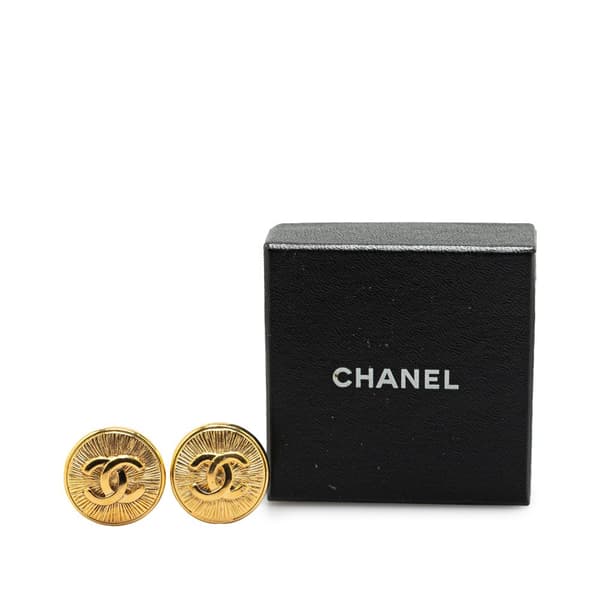Pre-owned Chanel Gold Plated CC Round Clip on Earrings Gold