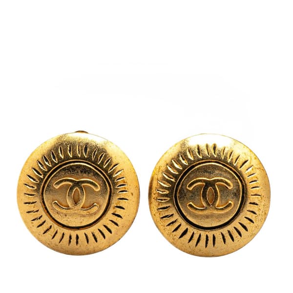 Pre-owned Chanel Gold Plated CC Round Clip on Earrings Gold